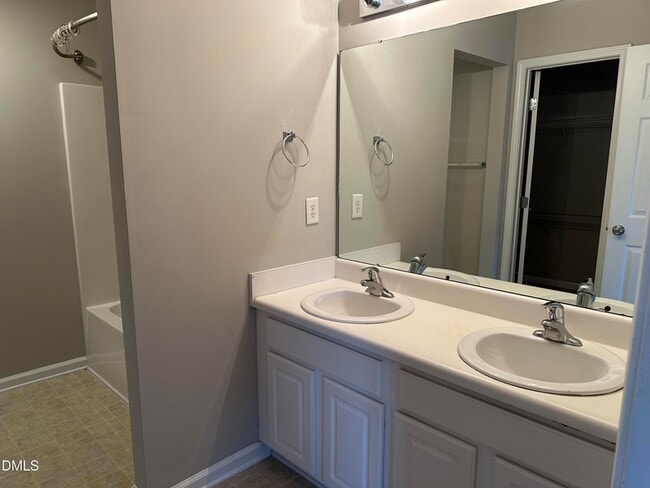 Building Photo - 553 Writers Way