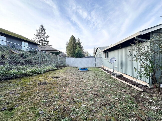 Building Photo - 39910 McCormick Dr