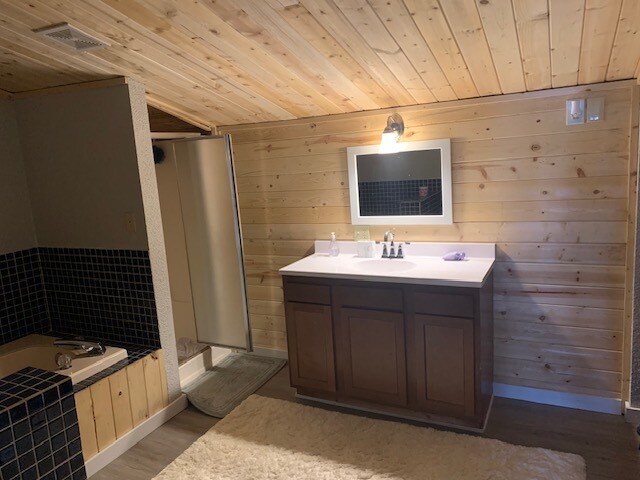 Building Photo - 807 E South Ave