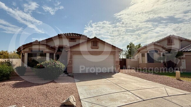 Building Photo - 417 E Cantebria Dr