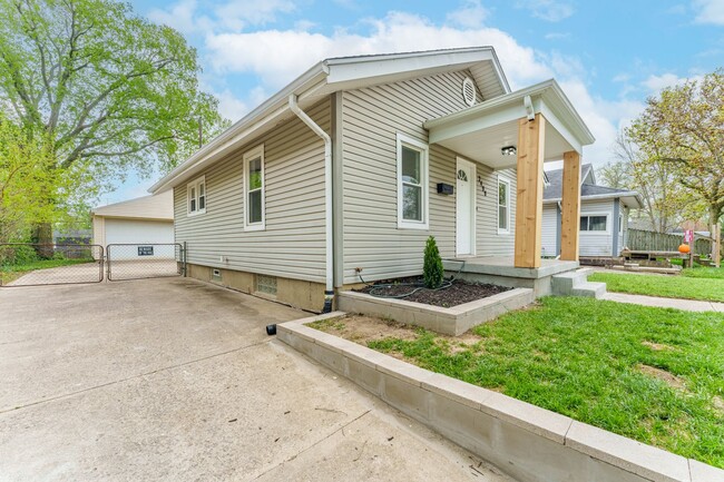 Building Photo - Completely redone 2 bedroom with 2 car garage