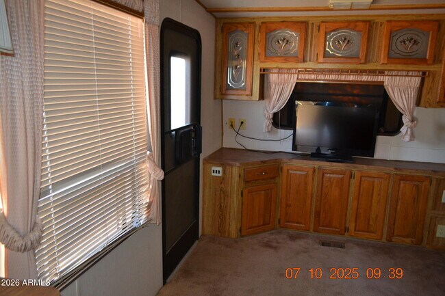 Building Photo - 677 S Warner Dr