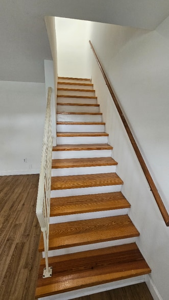 Building Photo - 4903 Catalina Dr