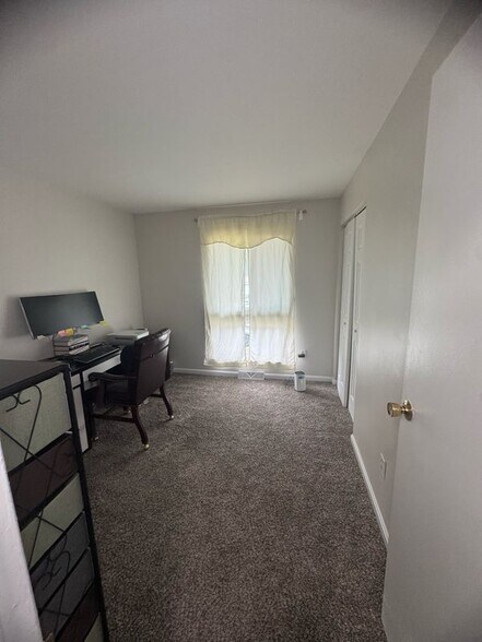 Building Photo - 7940 Covington Ave
