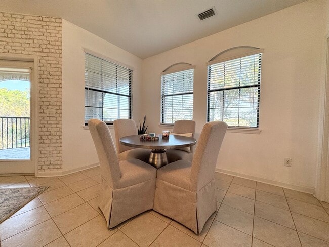 Building Photo - Gorgeous 3BD/2BA Waterfront Corner Unit in Gated Community!