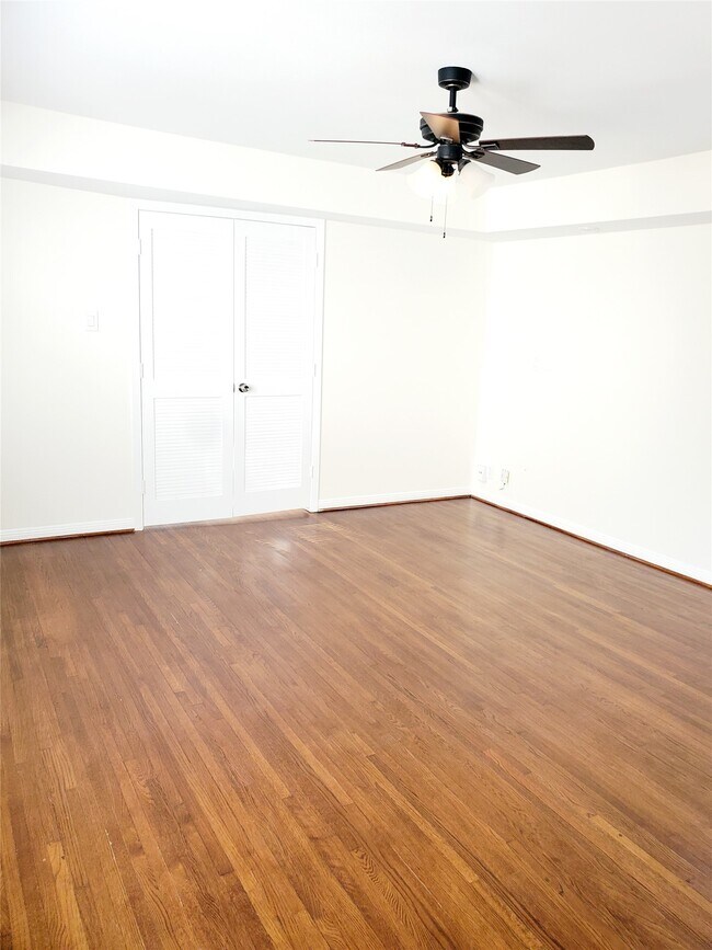 Building Photo - 7953 Ridgeview Dr