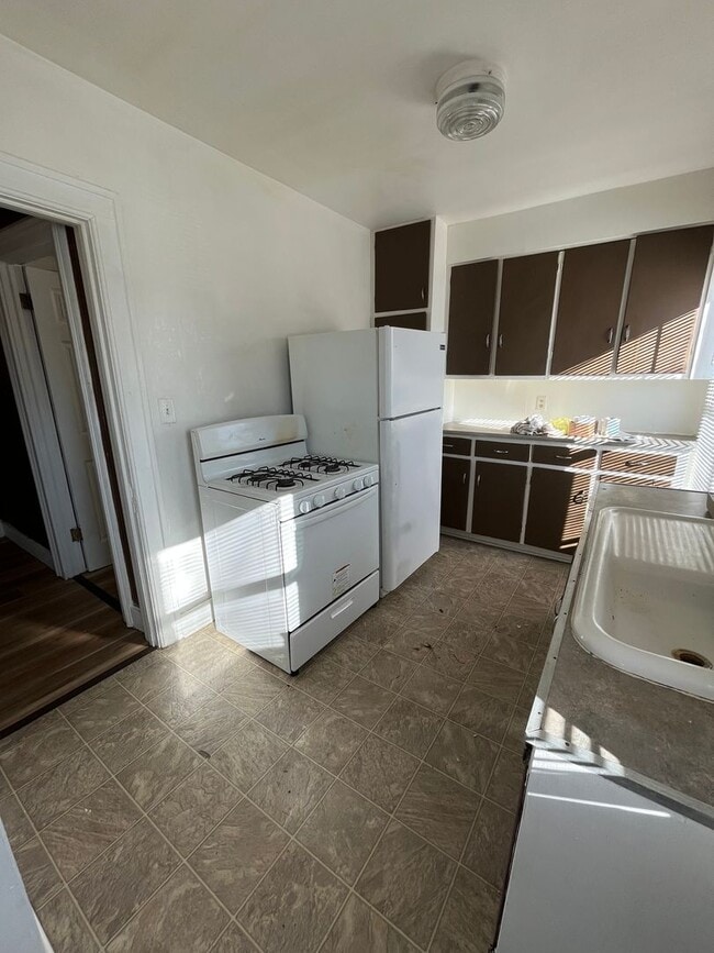 Building Photo - Archway