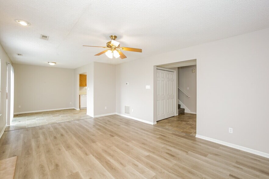 Building Photo - 209 Bent Stream Ln