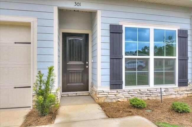 Building Photo - 317 Bordeaux Dr