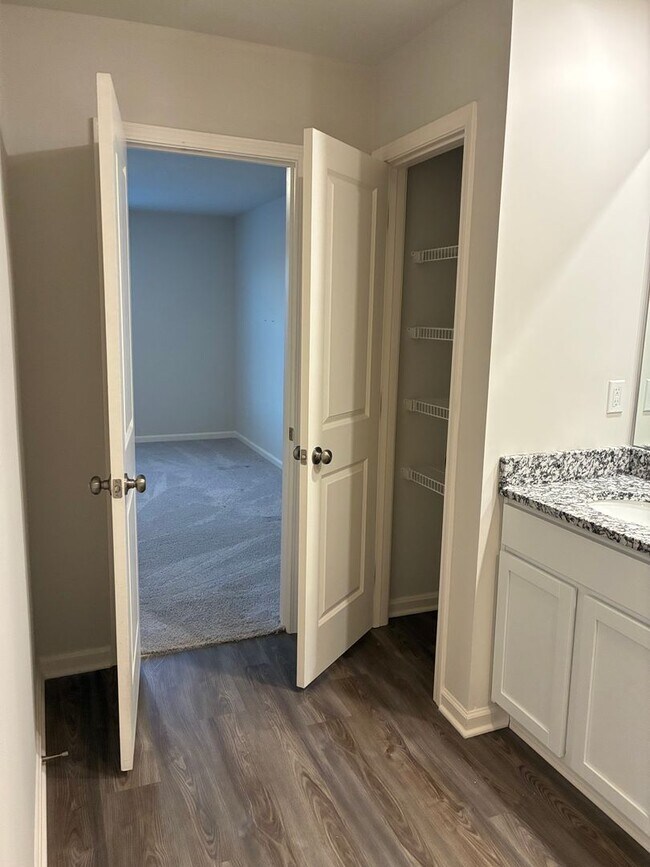 Building Photo - 105 S Osprey Ct