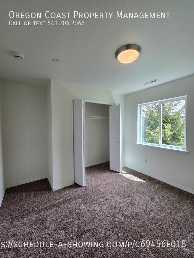 Building Photo - 4822 SW 48th Ct