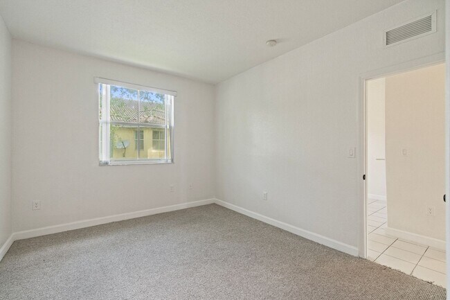Building Photo - 2-bath condo on the 2nd floor with a newly...