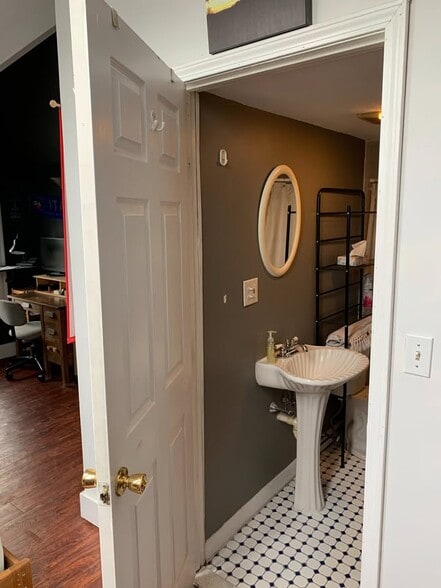 Building Photo - 77 Sheridan Ave