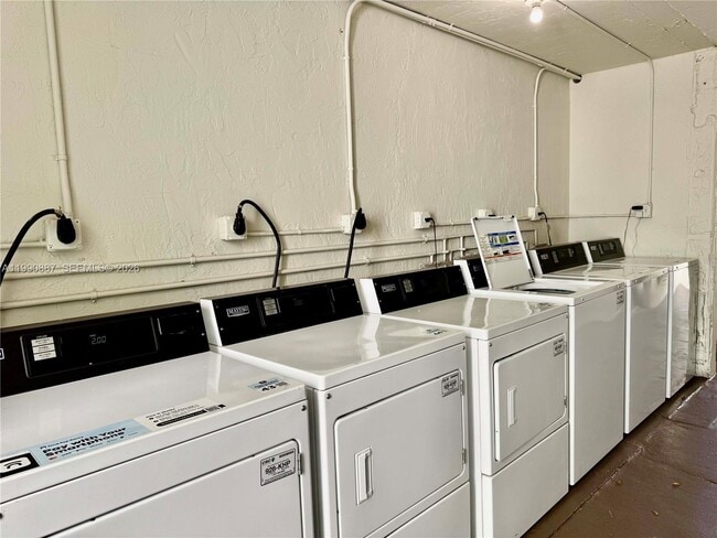 Building Photo - 3610 SW 114th Ave