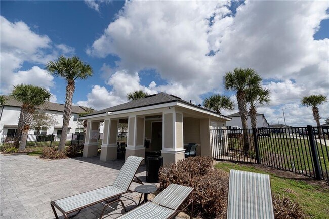 Building Photo - 844 Grandin St