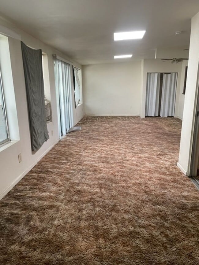 Building Photo - 2 BEDROOM 2 BATH (55+COMMUNITY)