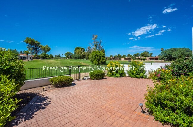 Building Photo - Beautiful Townhouse Overlooking The Golf C...