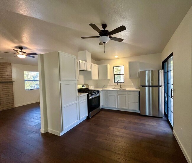 Primary Photo - 1601 San Pascual St