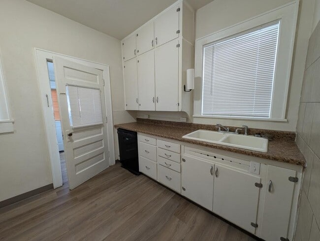 Building Photo - 124-134.5-1345 Hamilton St