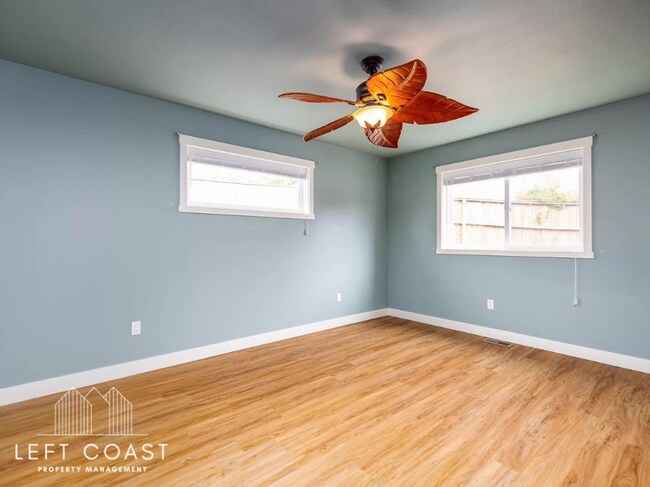 Building Photo - 5371 NE Wave Ln