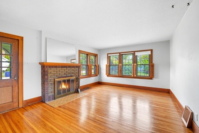 Building Photo - 411 Kingsley Ave