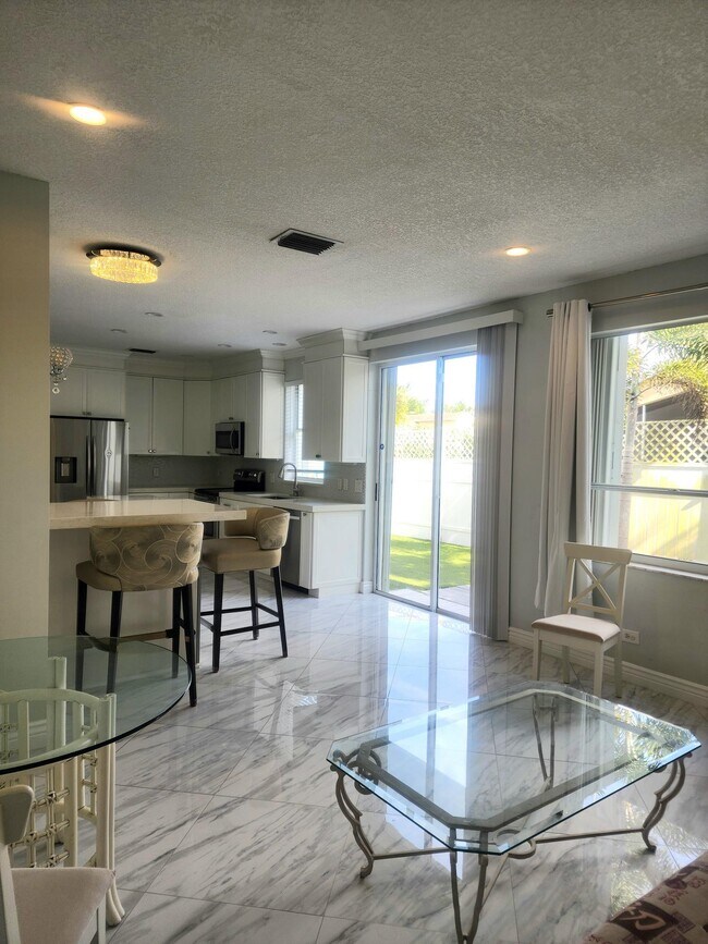 Building Photo - 18860 La Costa Ln