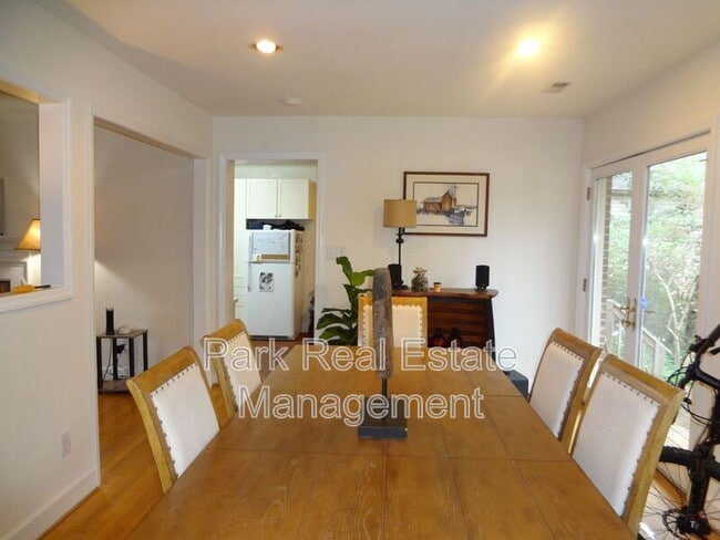 Building Photo - 806 Woodland Ave