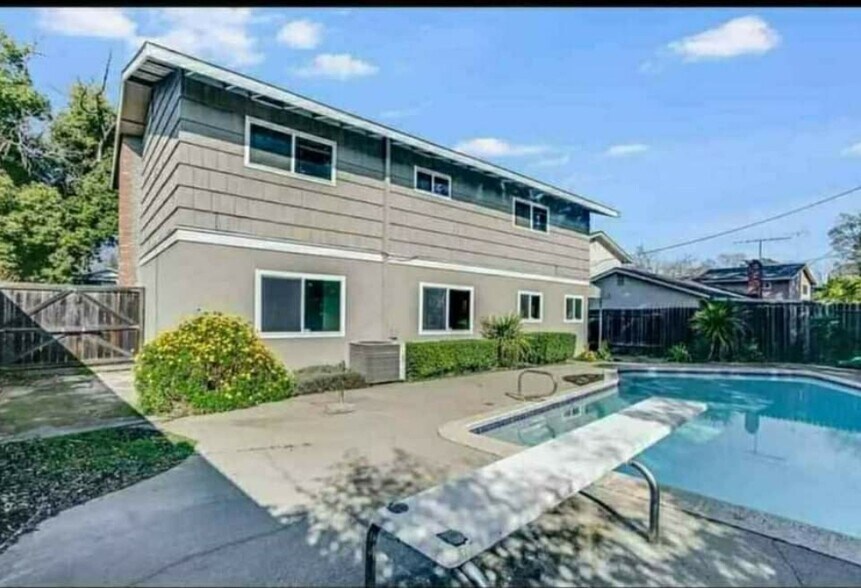 Building Photo - 9056 La Riviera Dr
