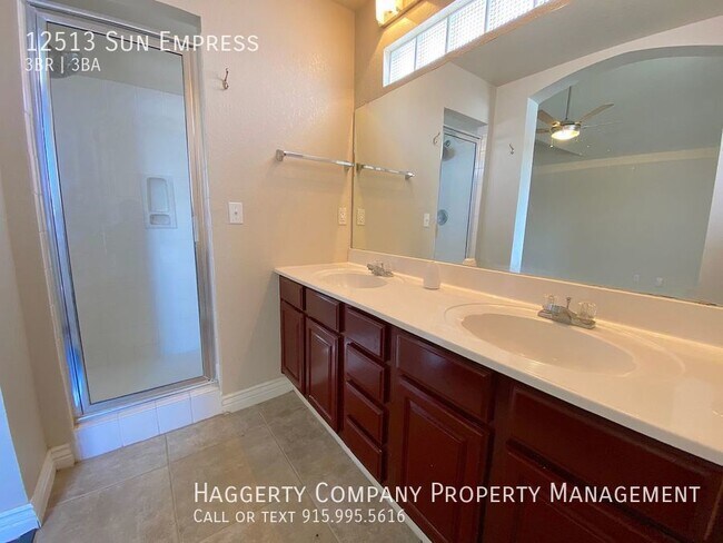 Building Photo - East El Paso 3 bed Refrig A/C with Loft an...