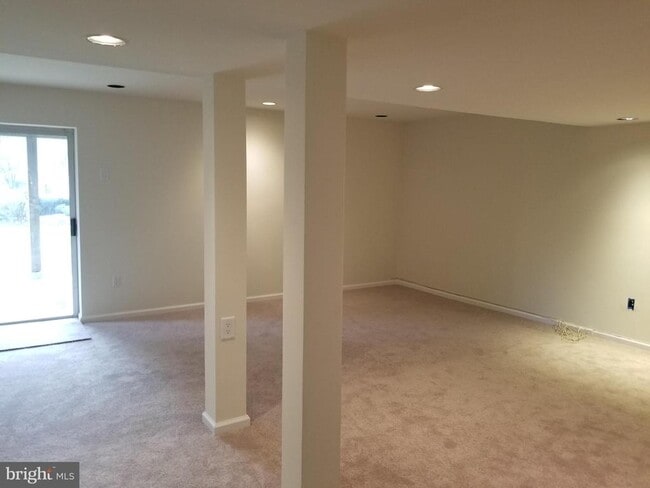 Building Photo - 1722 McNelis Dr