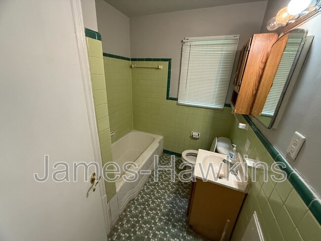 Building Photo - 3554 Cambridge Rd