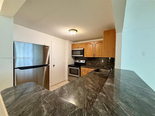 Building Photo - 9143 SW 77th Ave