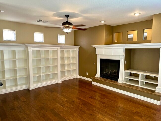 Building Photo - Stunning Rancho Del Ray double story overlooking community park.