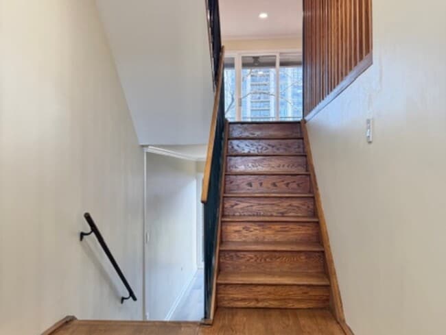 Building Photo - 2817 S Michigan Ave