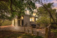 Building Photo - 203 Hill Loop