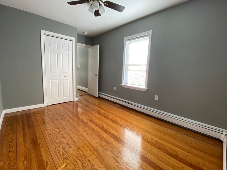 Building Photo - 4 Pond St