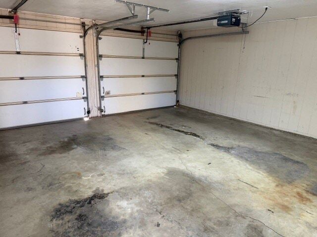 Building Photo - 1402 W Pecan Ave