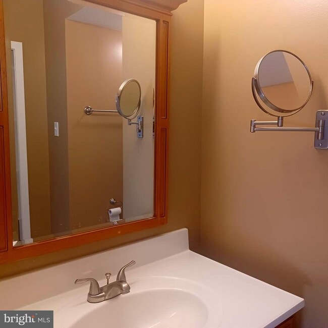 Building Photo - 3705 S George Mason Dr