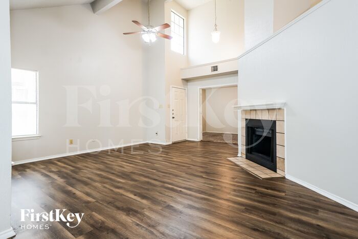 Building Photo - 922 Ramblewood Dr