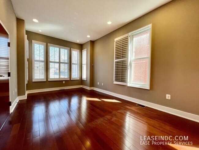 Building Photo - 1004 N Street NW-#1