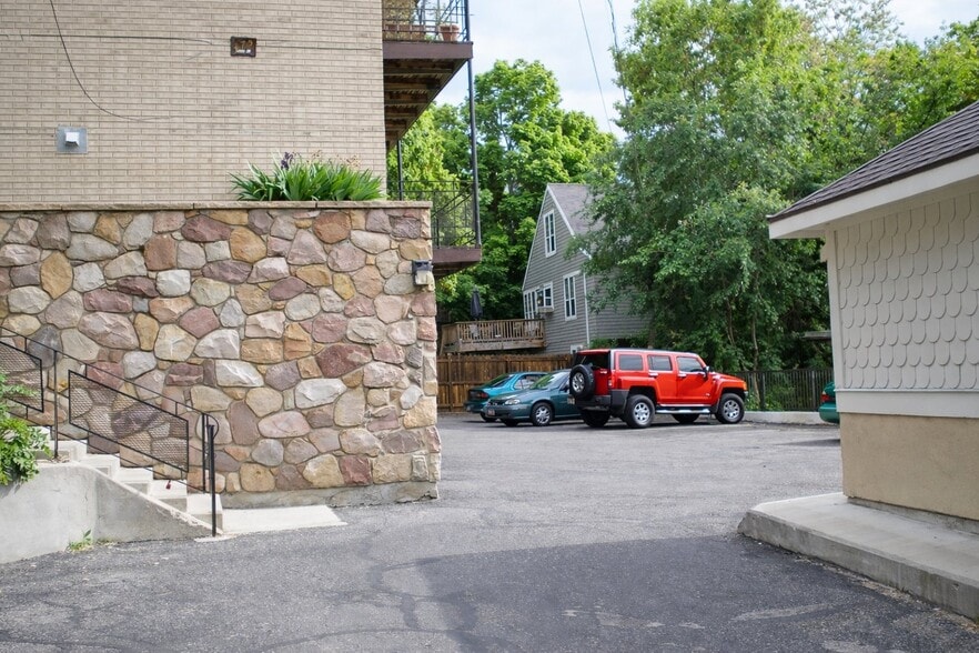 Building Photo - 475 Wall St