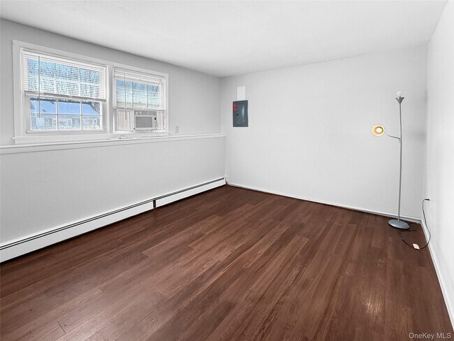 Building Photo - 83 Kent Rd