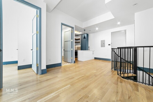 Building Photo - 23 Menahan St