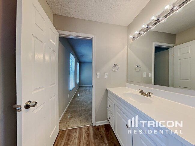 Building Photo - 3701 Broad Oak Dr