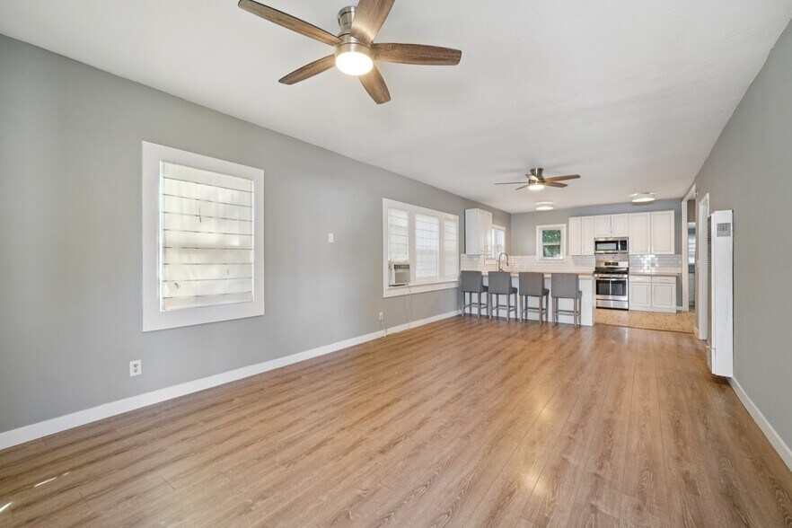 Building Photo - 379 W 19th St