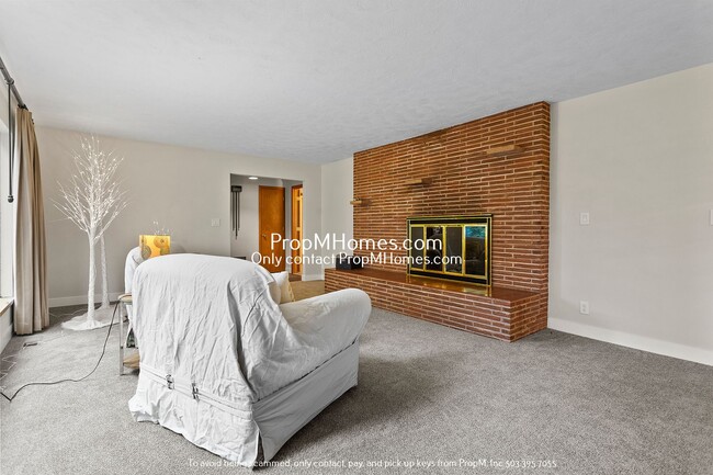 Building Photo - Stunning 3-Bedroom Mid-Century Modern Home...