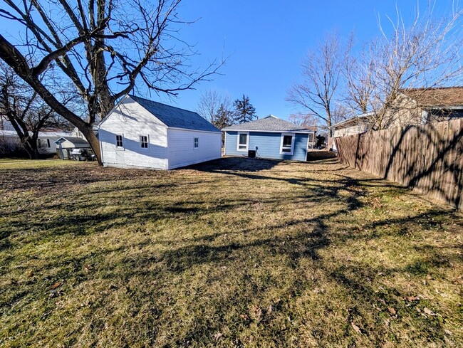 Building Photo - 906 S 1st St