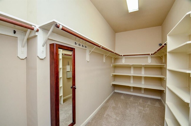 Building Photo - 2703 Bonnie Bray Dr