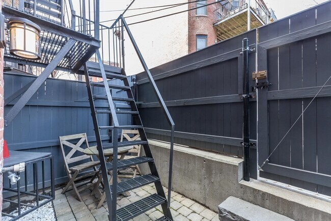 Building Photo - 529 Columbus Ave