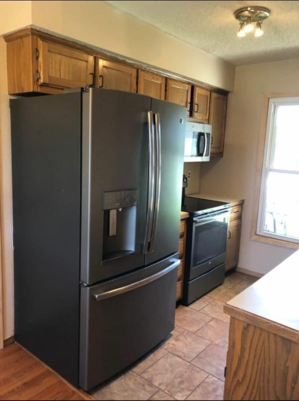 Building Photo - 215 E New Melville Rd